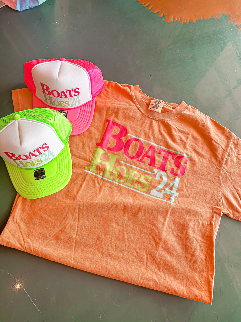 Boats Hoes 24' Comfort Colors tee